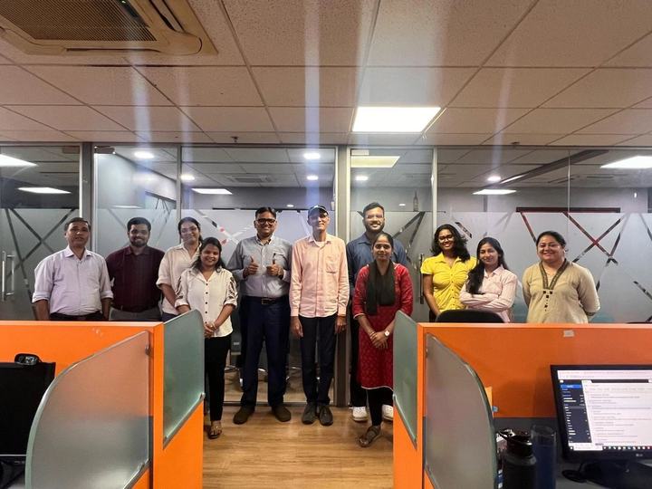 Rohit Shah with a group of participants after his session on artificial intelligence at Ladder7.